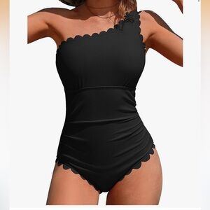 🐚🖤 Black Scallop-Edge One-Piece Swimsuit